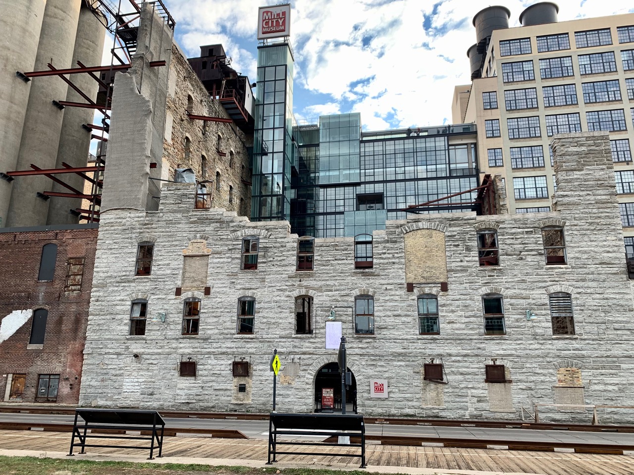 The Mill City Museum from its front.